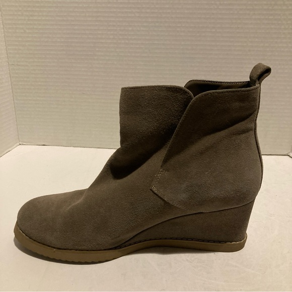 Blondo Karla Tan Suede Wedge Ankle Booties Waterproof Size 9.5 M - Picture 5 of 10